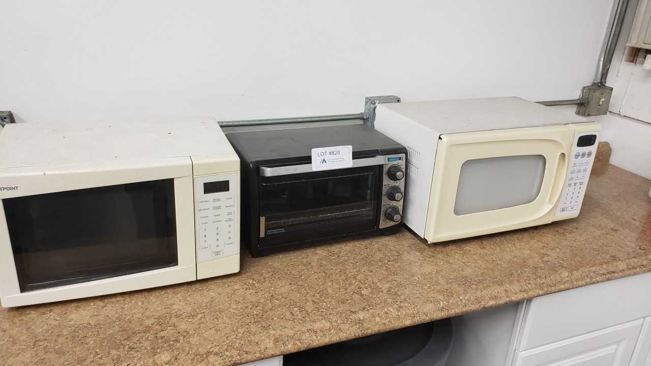 (2) Microwaves & (1) Toaster Oven - LAB & SCIENTIFIC