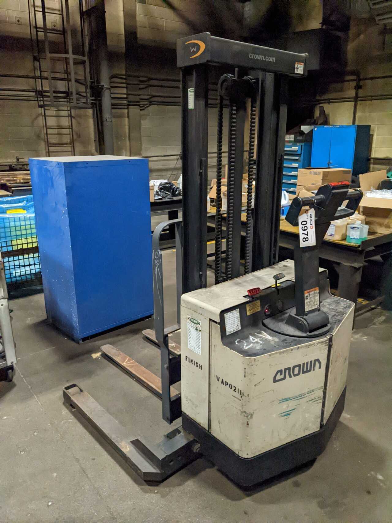 CROWN 30WTL 3,000-LB. CAPACITY ELECTRIC PALLET JACK - MANUAL PALLET JACKS