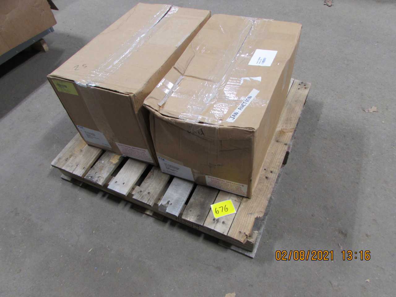 Eaton Bus Plugs - ELECTRICAL COMPONENTS