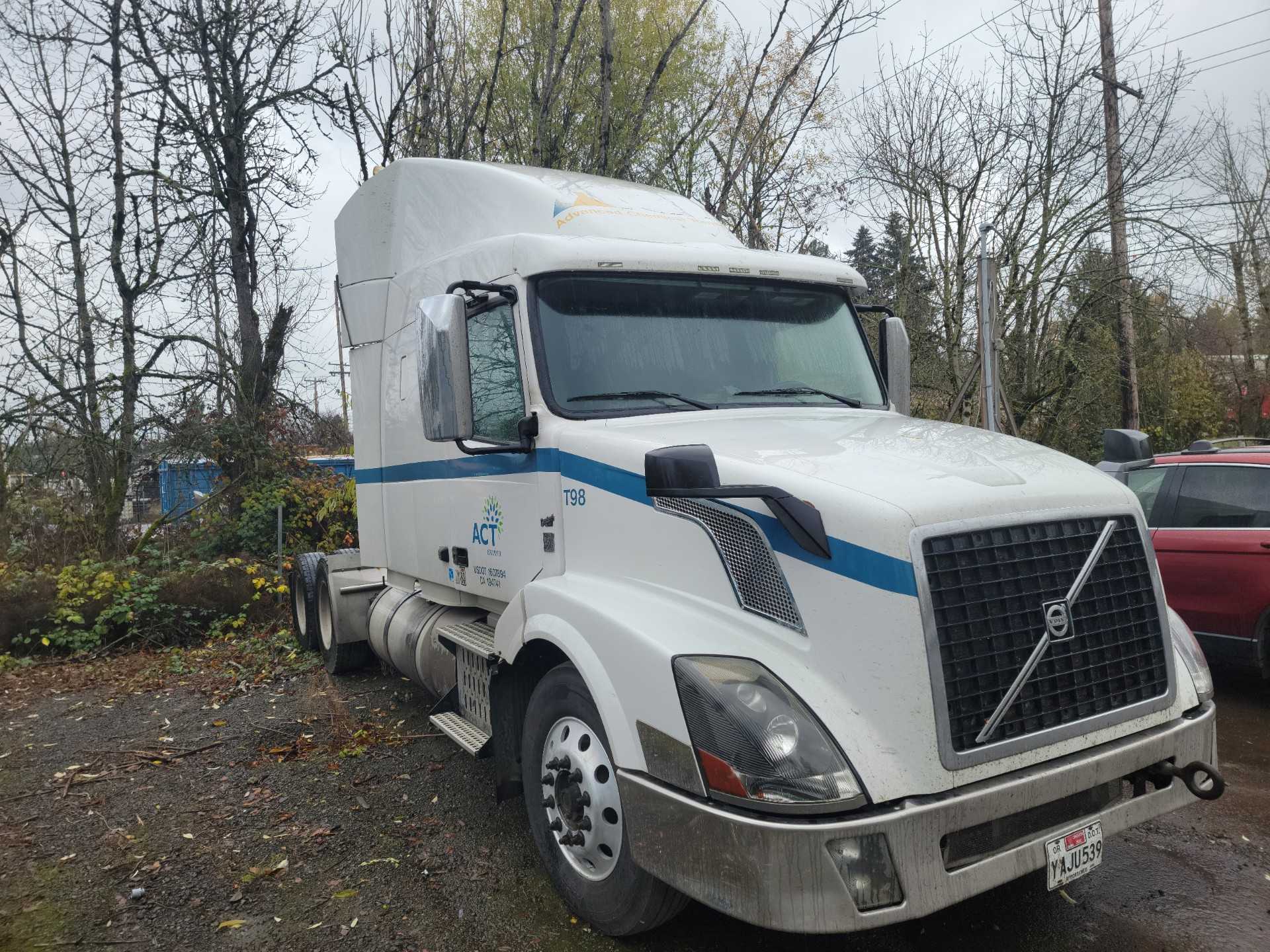 2014 Volvo VN VNL Diesel Tractor Truck - HYDRO EXCAVATOR TRUCKS