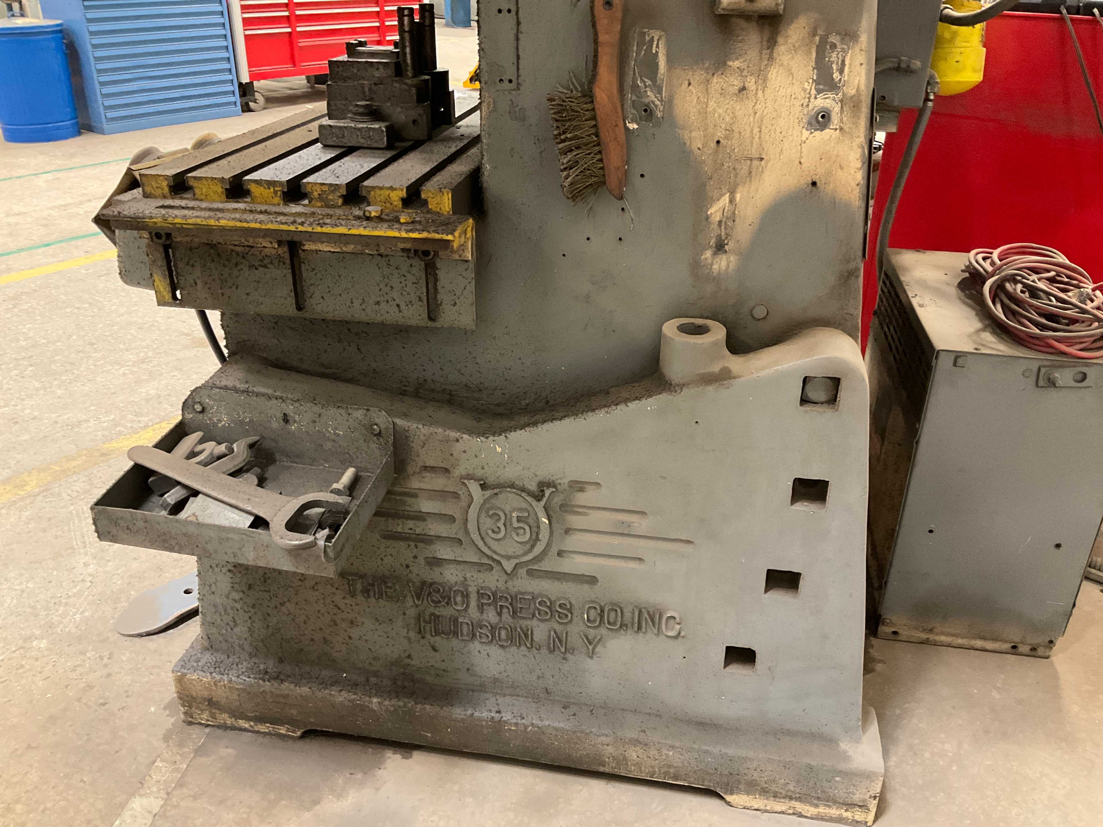 V&O PUNCHING MACHINE