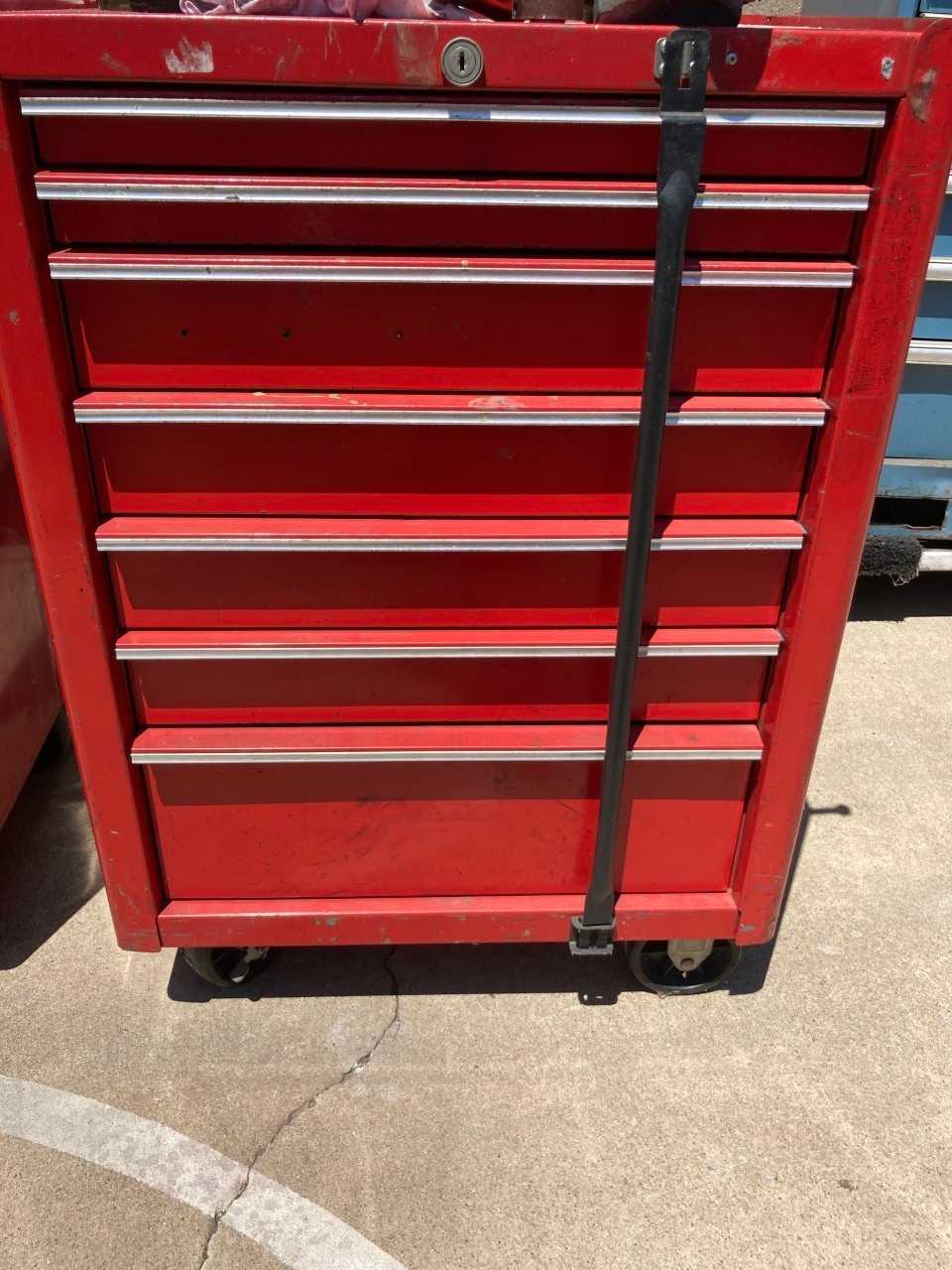 Various items, tool cabinets, Disc Grinder, Drill Presses, LOT - MISCELLANEOUS