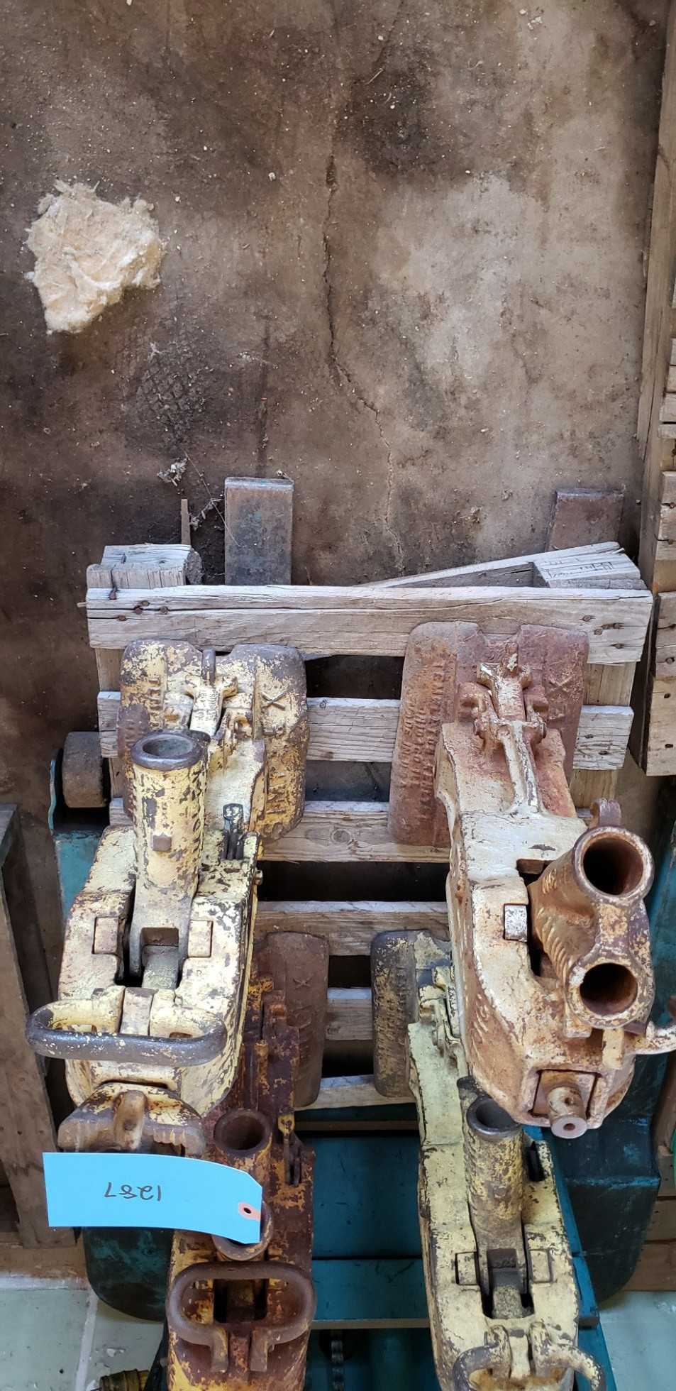 Heavy Machine Jacks - MANUAL PALLET JACKS