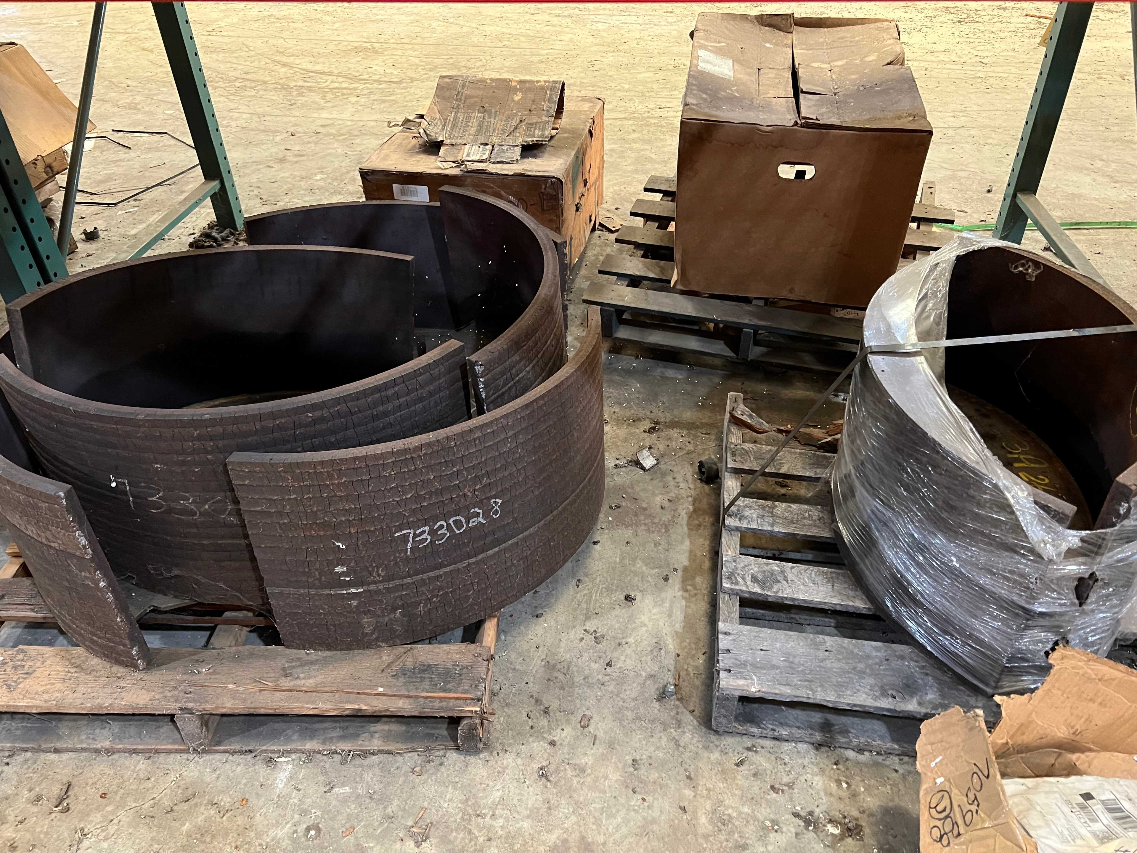 CONTENTS OF RACKING (RACKING NOT INCLUDED) - PALLET RACKING
