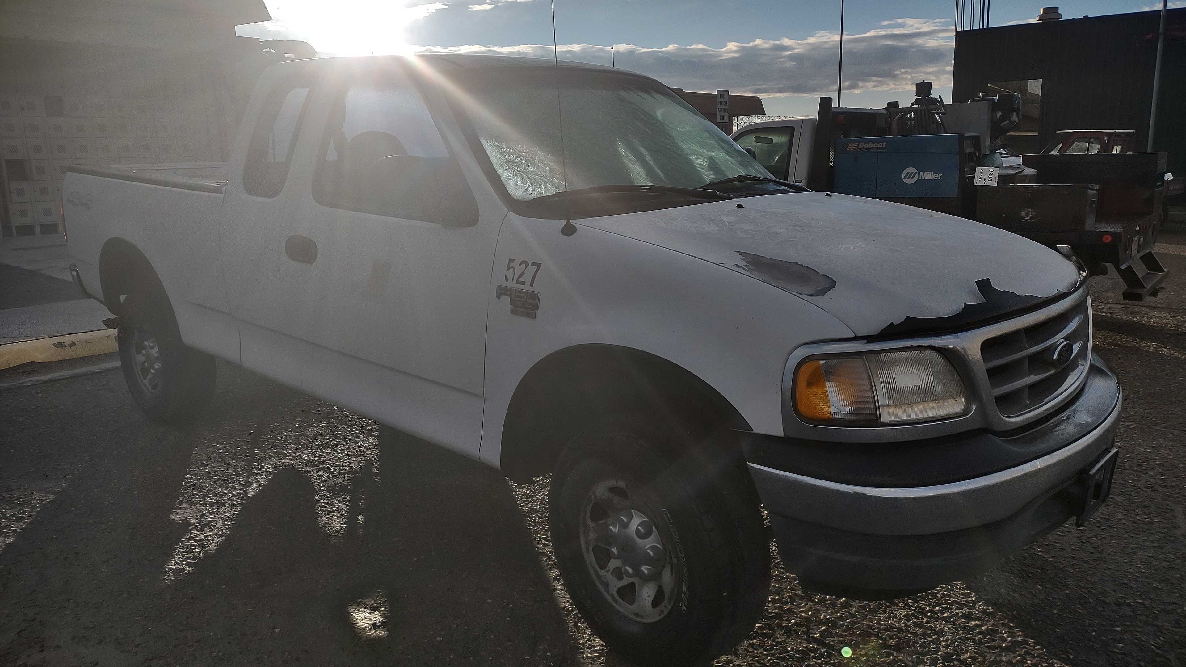 2000 FORD F150 - BUSES