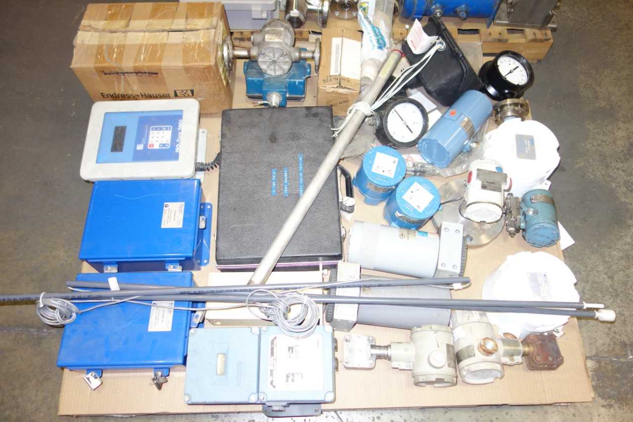 2 PALLET OF ASSORTED FLOW INDICATORS, PROCESS CONTROLLER, FLOW METERS, ANALYZERS AND ACCESSORIES - FLOW METER