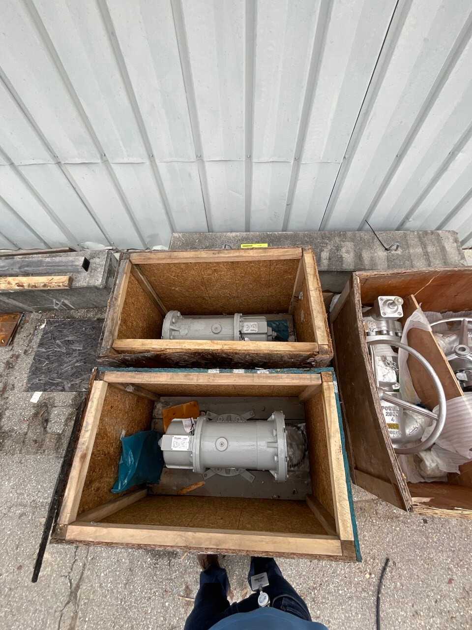 Lot of 2 Circulation Pumps - PUMPS