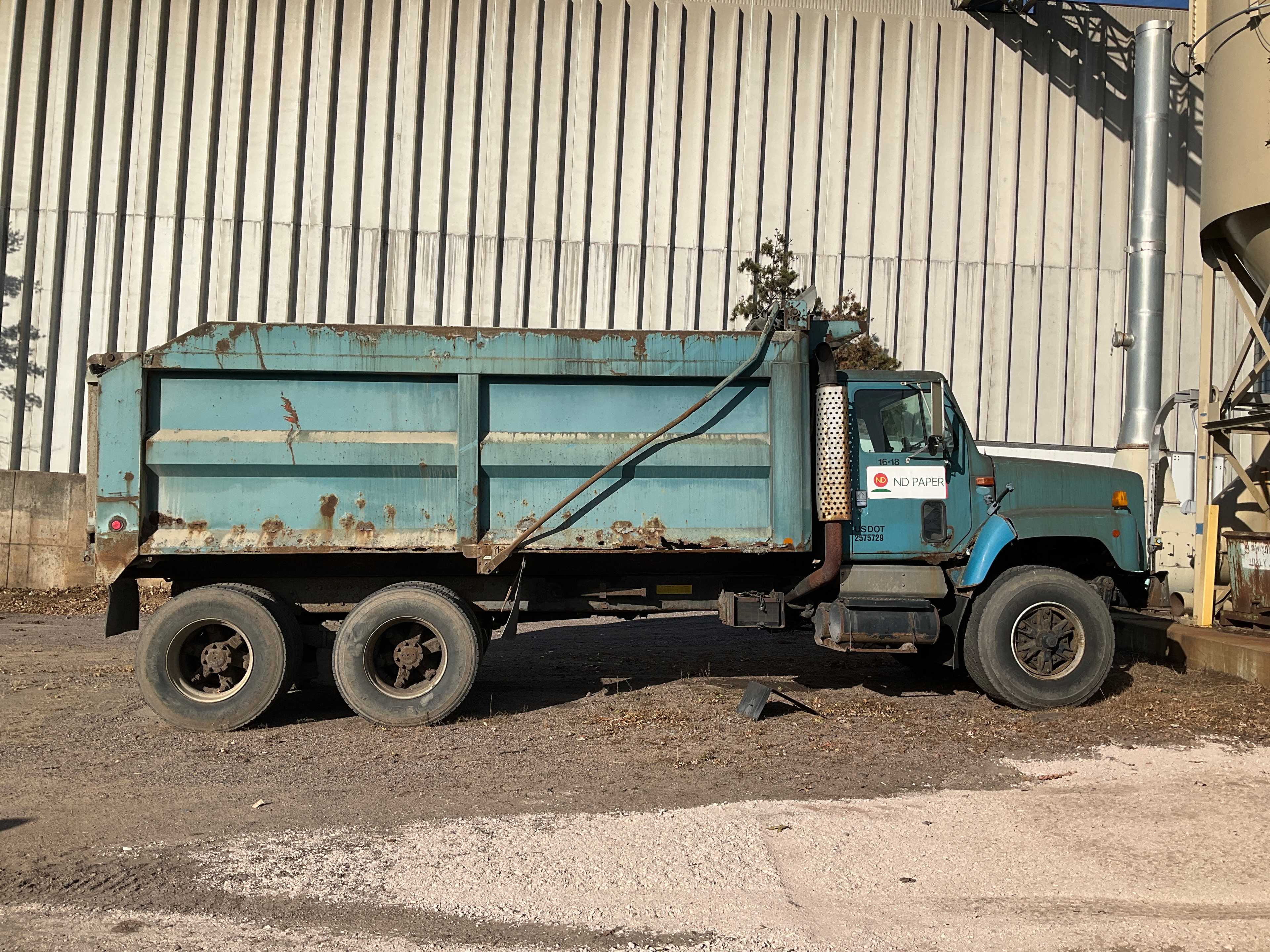 1999 NAVISTAR 2654 6x4 DUMP TRUCK - HYDRO EXCAVATOR TRUCKS