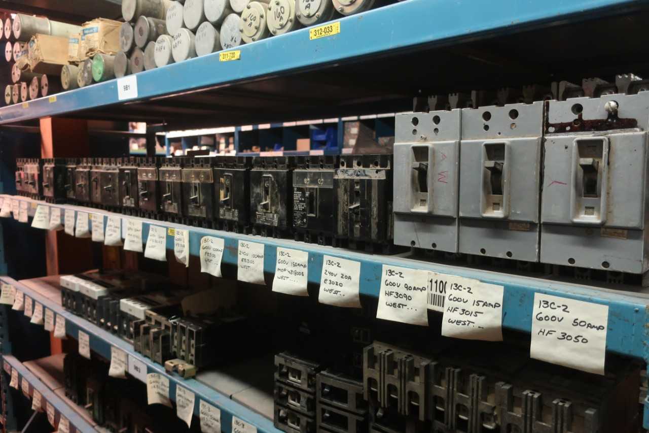 LOT OF ASSORTED WESTINGHOUSE 3P CIRCUIT BREAKERS - CIRCUIT BREAKERS