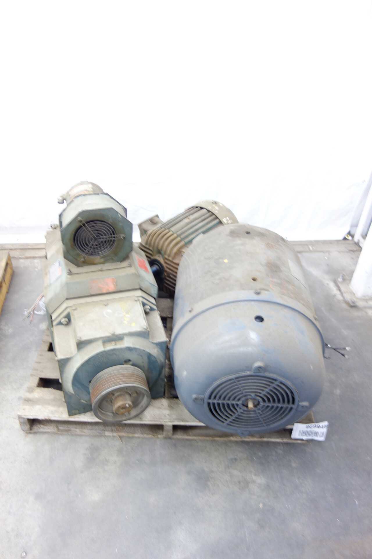 LOT OF 3 ASSORTED ELECTRIC MOTORS - ELECTRIC MOTORS