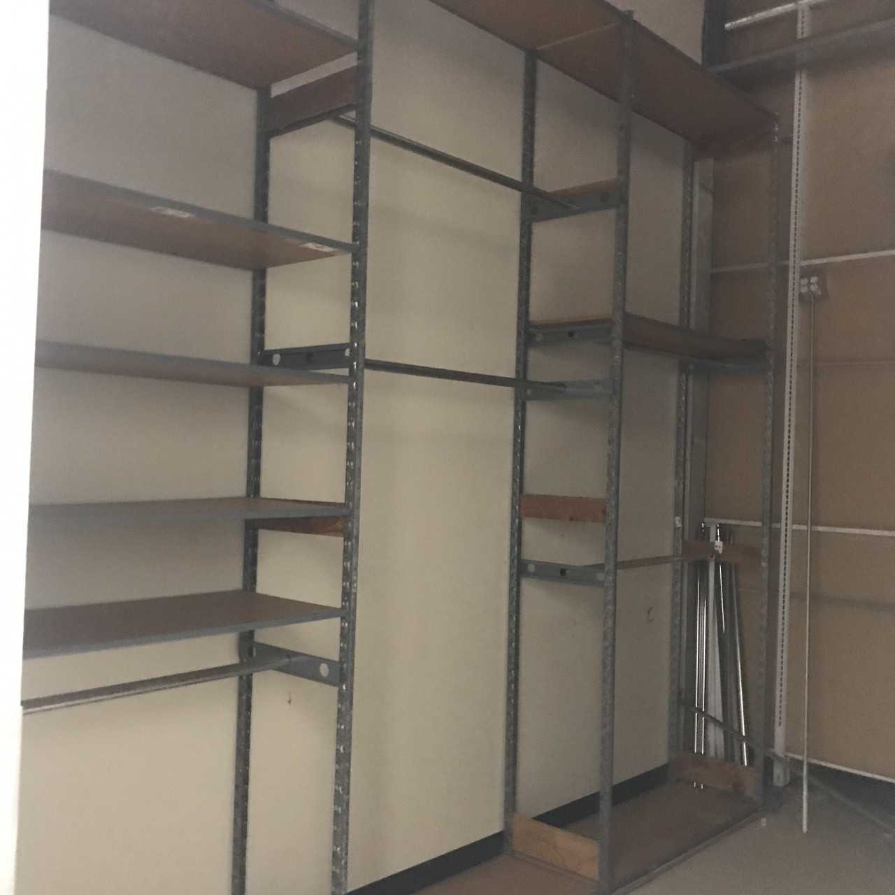 LOT OF METAL SHELVING - 7 SECTIONS - SHELVING