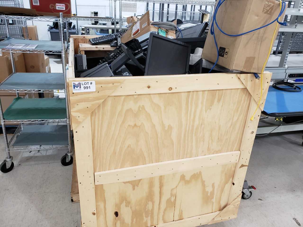 Huge wooden crate full of Computers, Parts & LCD Screens - MISCELLANEOUS