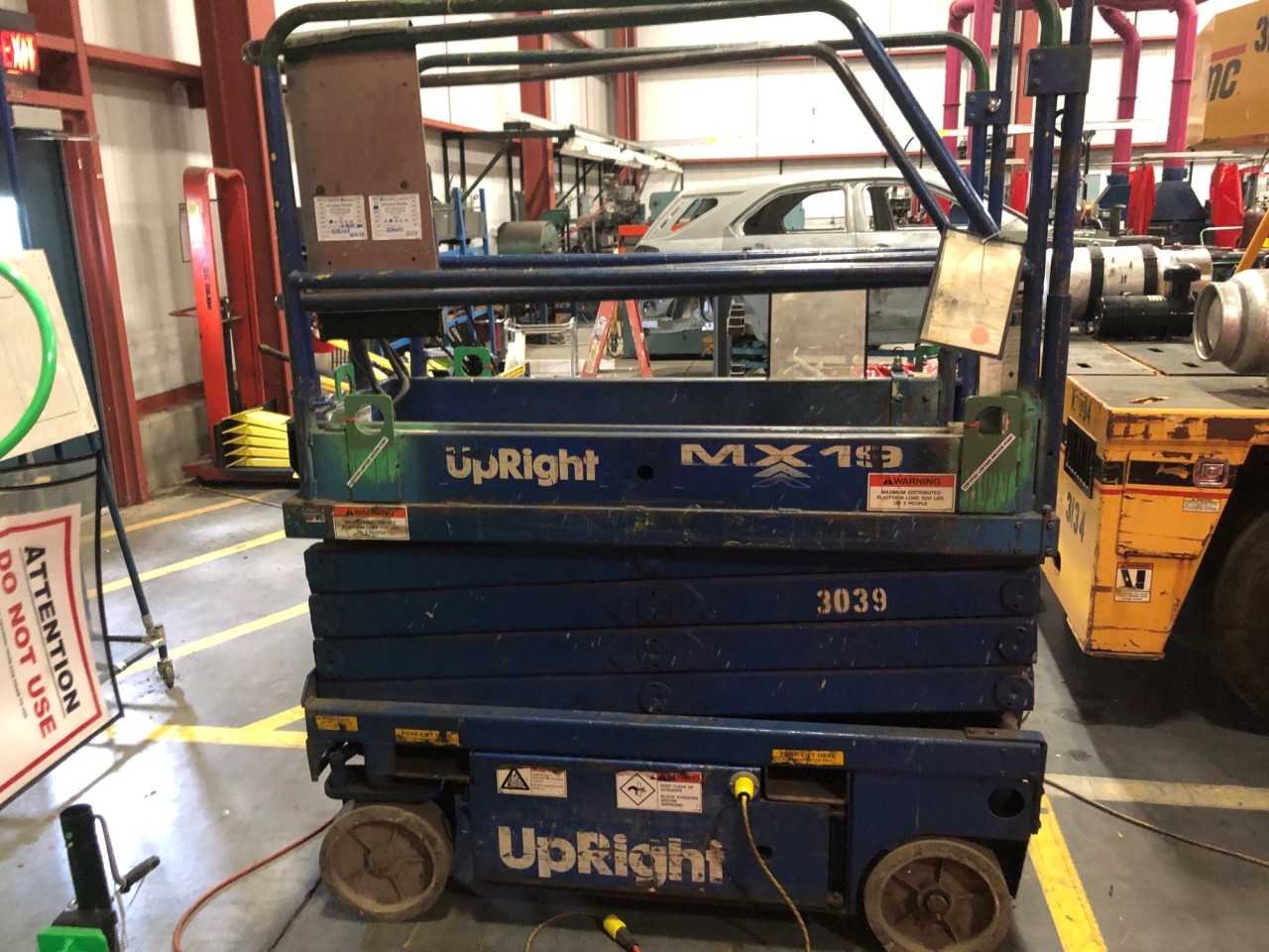 UpRight MX19 Self Propelled Scissor Lift - SCISSOR LIFTS UpRight MX19 Self Propelled Scissor Lift - SCISSOR LIFTS