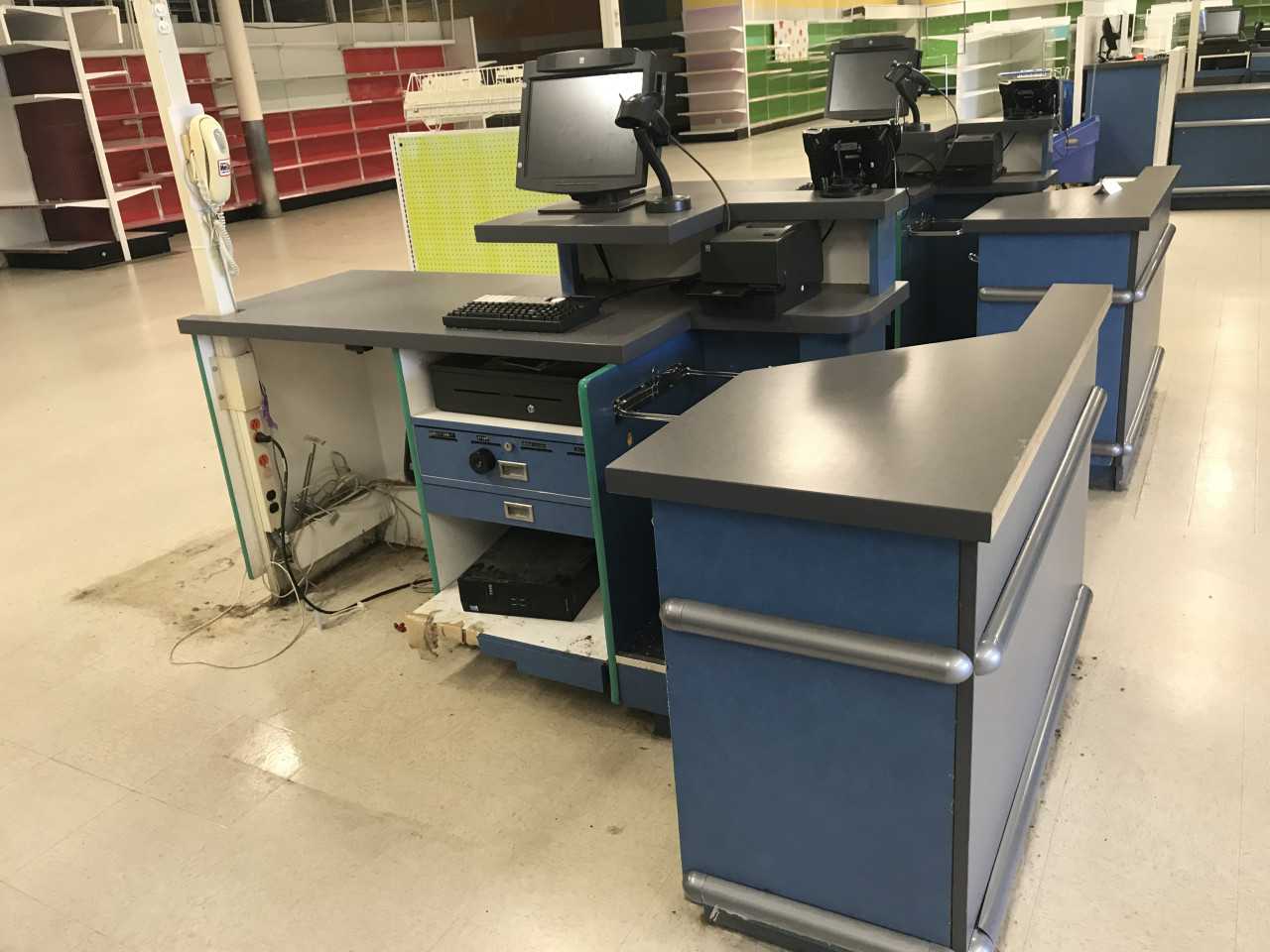 LOT OF ALL DESK TABLES - PLANT & FACILITY EQUIPMENT