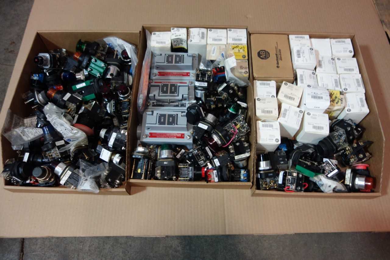 LOT OF ASSORTED PUSHBUTTON CONTROLS- ALLEN BRADLEY, FUJI - AUTOMATION & CONTROLS