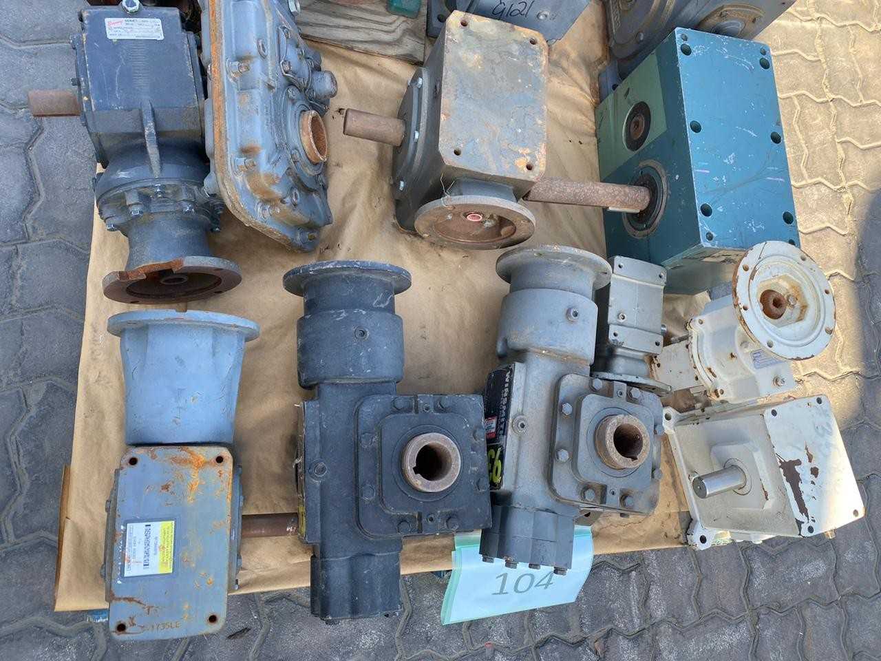 PALLET OF ASSORTED GEARS - HAND TOOLS