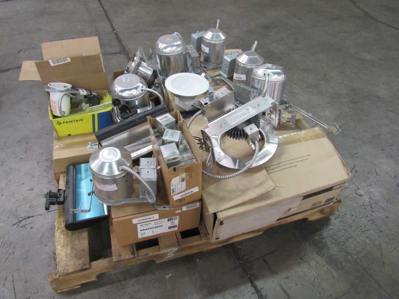Pallet of 121x Assorted Lights, LEDs, Electric Fans & Electrical Conduit/Fittings - LIGHTING
