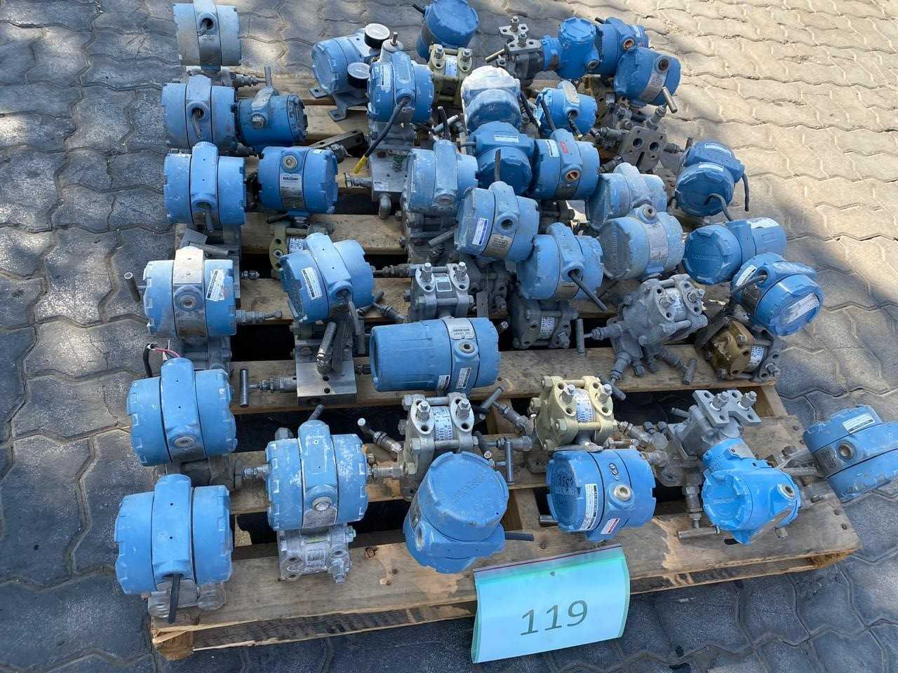 PALLETS OF ROSEMOUNT TRANSMITTERS - INSTRUMENTATION