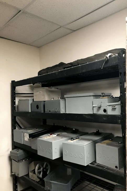 Assorted Lot of Electrical Controls (5) - AUTOMATION & CONTROLS Assorted Lot of Electrical Controls (5) - AUTOMATION & CONTROLS