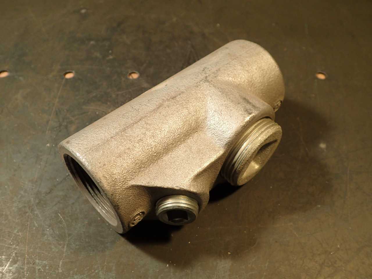 Crouse-Hinds EYS-4 1-1/4" Explosion Proof Drain Seal Conduit Fitting: Female NPT - CONDUIT FITTING