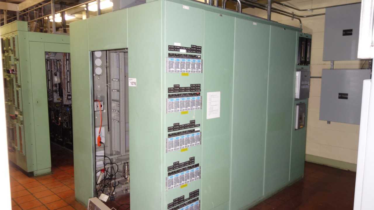 CONTROL CABINET ASSEMBLY W/ SQUARE D 8030 SY/MAX PROGRAMMABLE CONTROLLER MODULE RACK (DELAYED REMOVAL) - AUTOMATION & CONTROLS