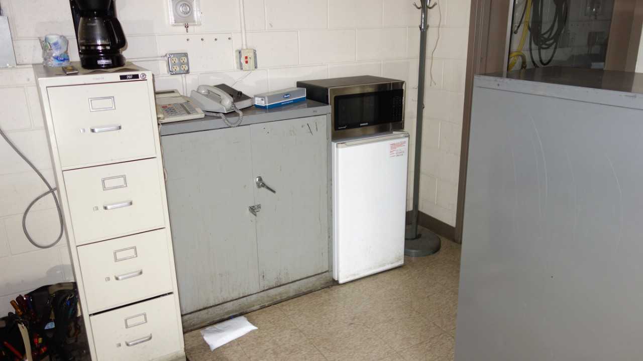 CONTENTS OF ROOM, ASSORTED CHAIRS, TABLES, CABINETS - MISCELLANEOUS