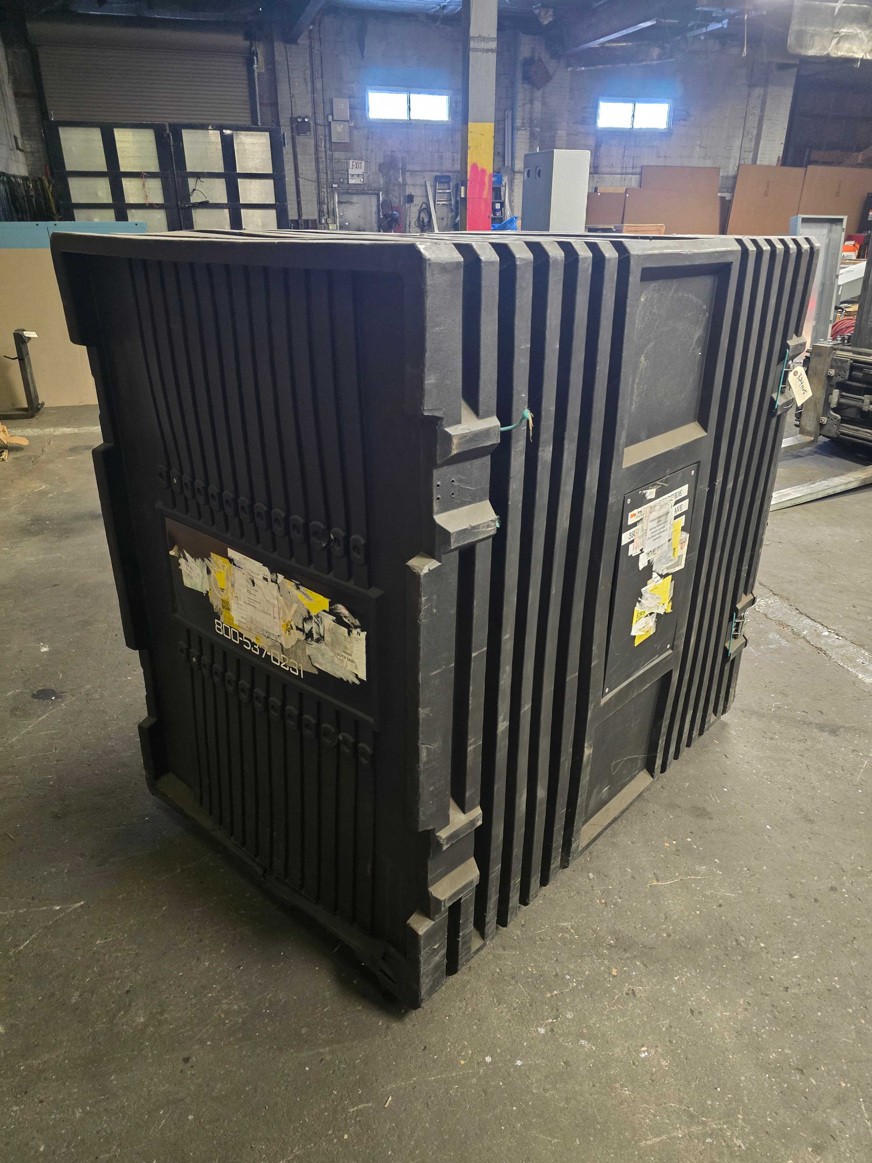 DOEX DISPLAY SYSTEMS LOCKING PLASTIC CONTAINER - INDUSTRIAL PARTS