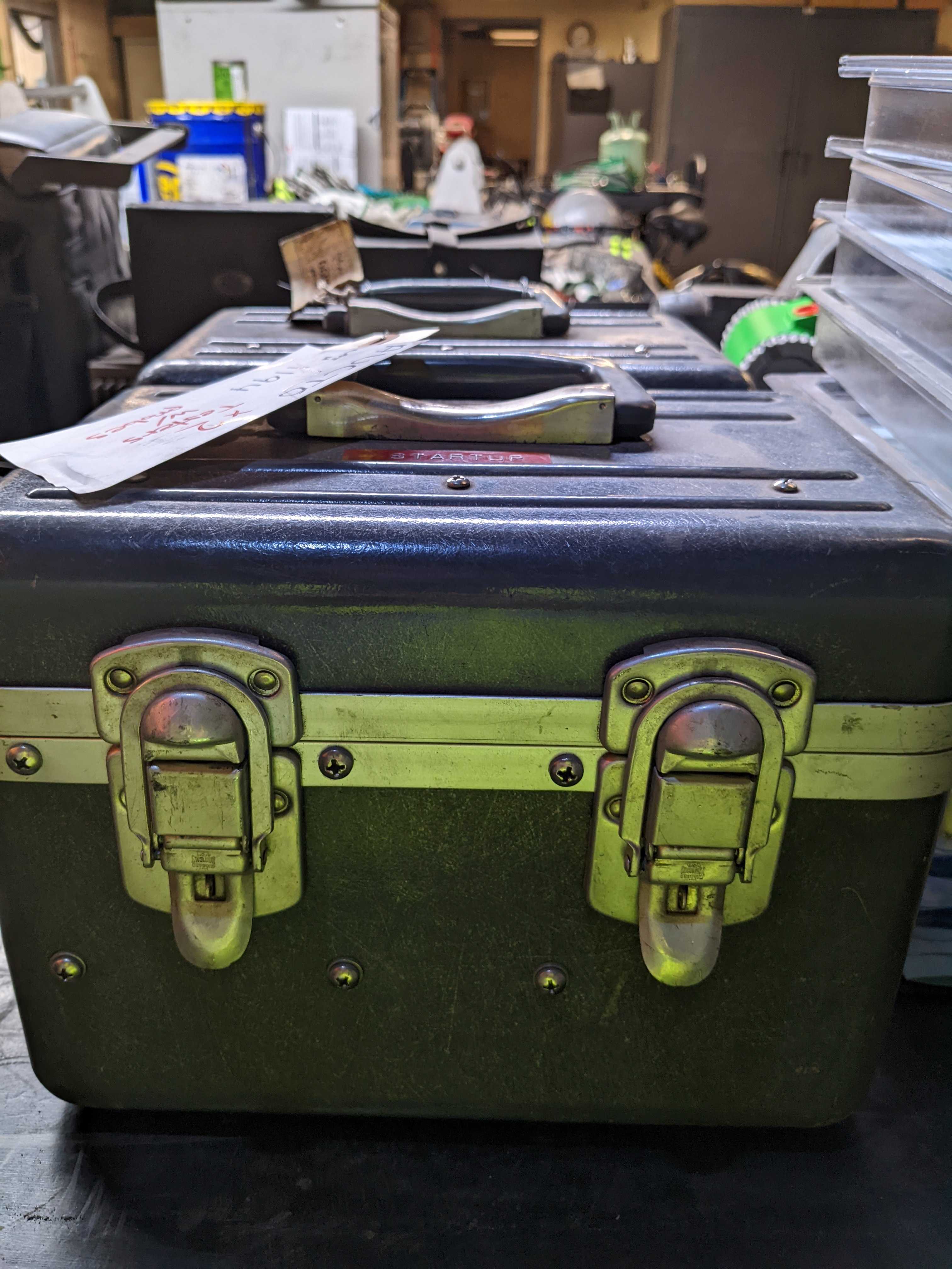 LOT OF TWO CALIBRATION INSTRUMENTS - INSTRUMENTATION LOT OF TWO CALIBRATION INSTRUMENTS - INSTRUMENTATION