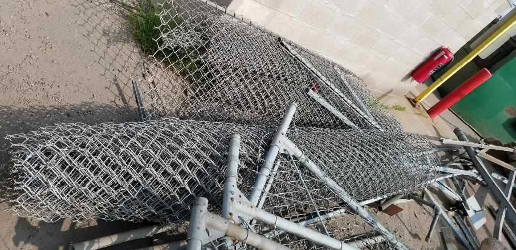 LOT OF ASSORTED CHAIN LINK FENCING W/ FENCE POSTS - MISCELLANEOUS