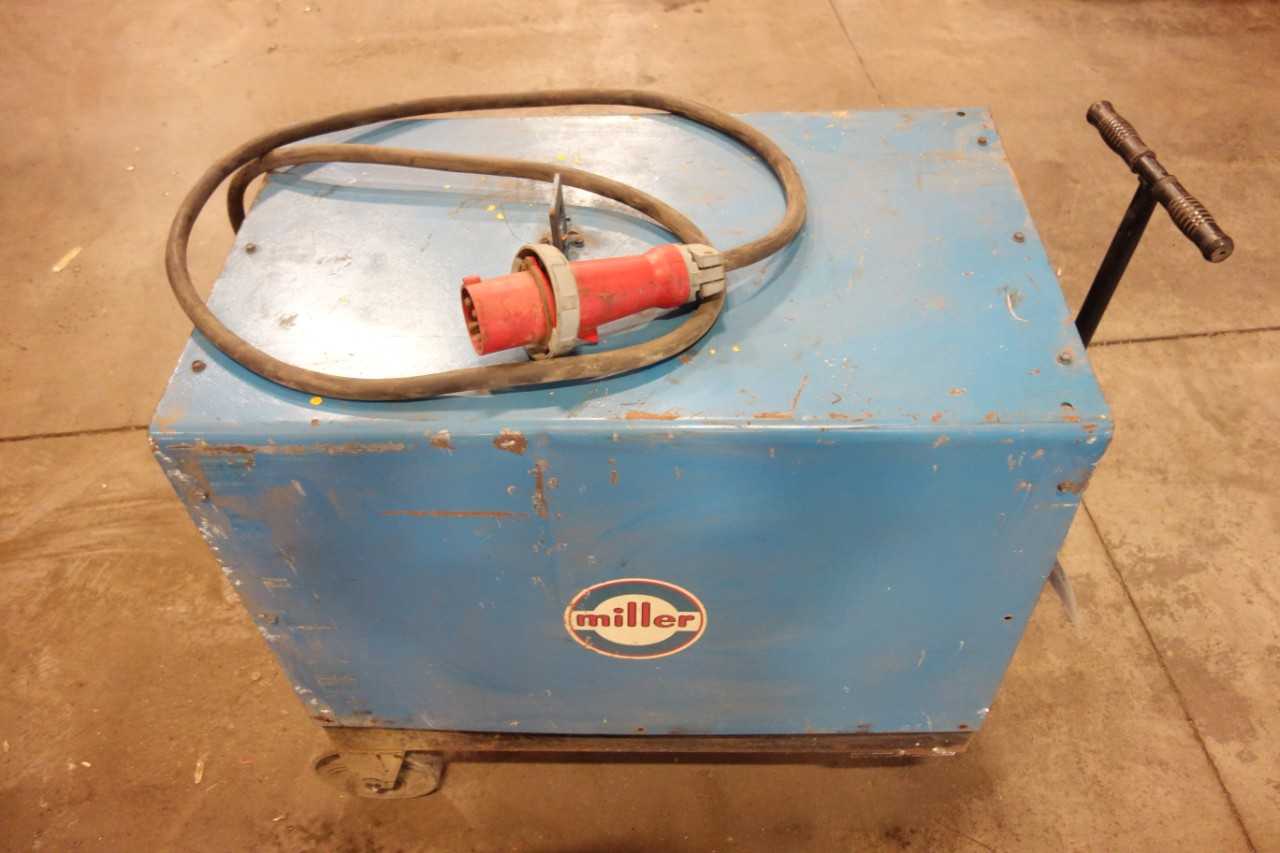 MILLER DC MULTIPROCESS WELDER - WELDING EQUIPMENT