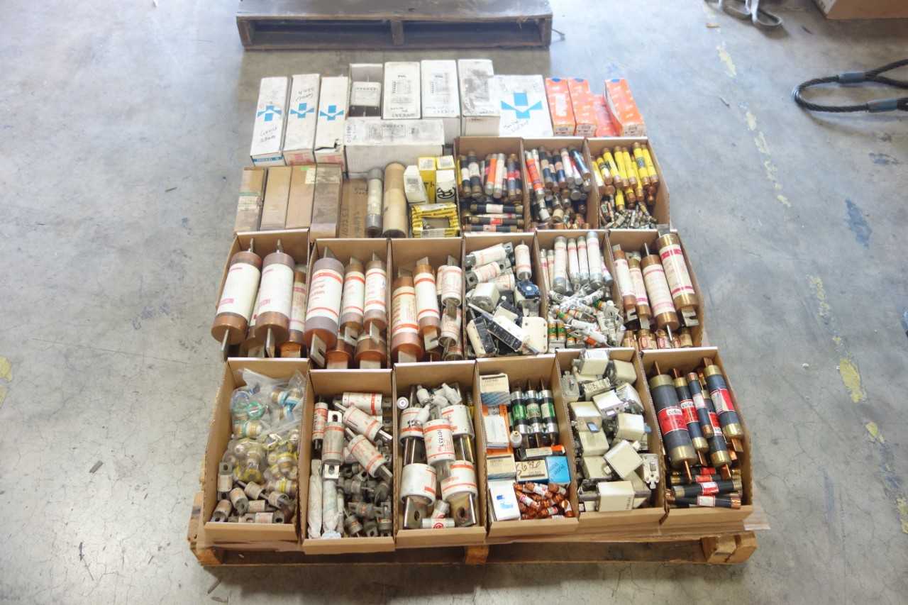 1 PALLET OF ASSORTED FUSES - HAND TOOLS