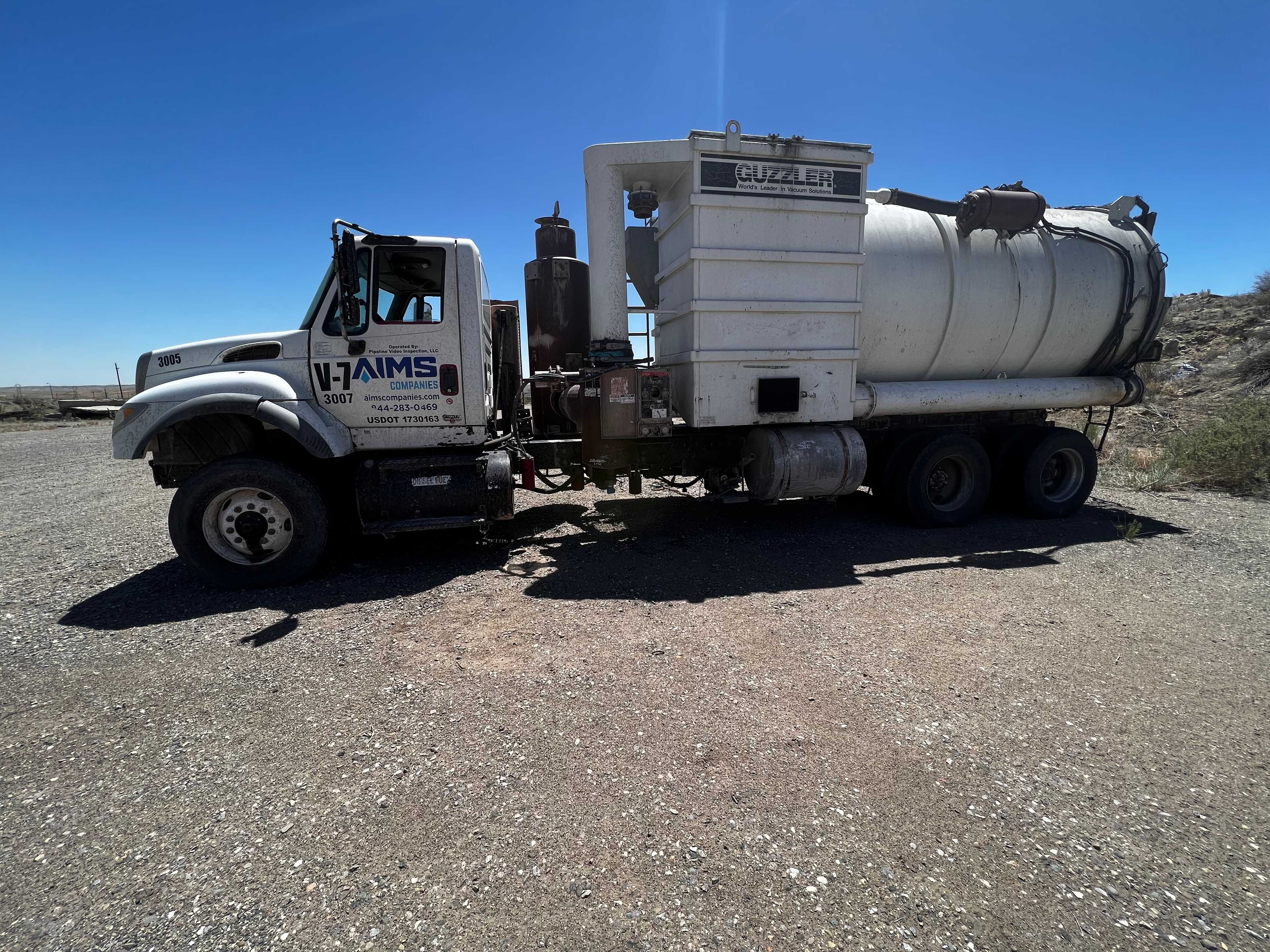 2005 International Guzzler - HYDRO EXCAVATOR TRUCKS