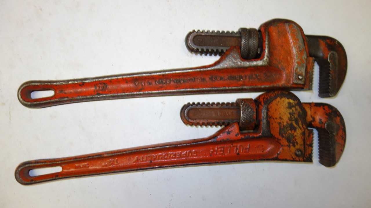 LOT OF 5 ASSORTED RIDGID 14 IN ADJUSTABLE PIPE WRENCHES - HAND TOOLS
