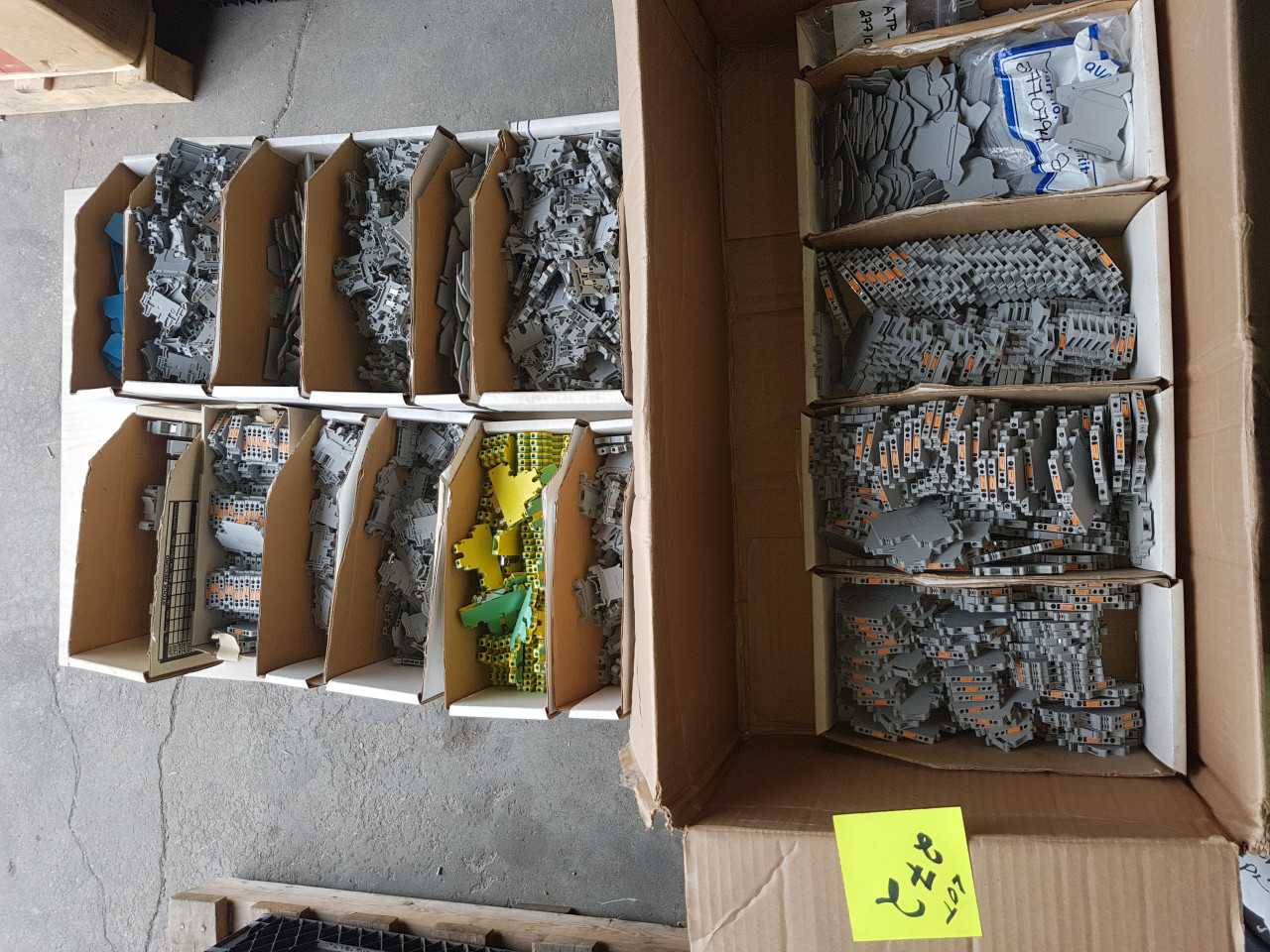 PHEONIX CONTACTS MIXED LOT OF TERMINAL BLOCKS - ELECTRICAL COMPONENTS