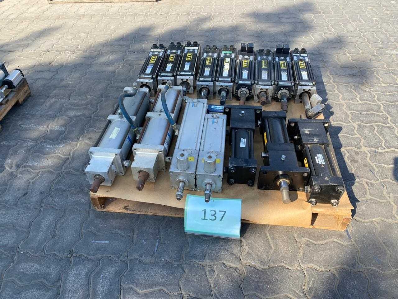 PALLET OF ASSORTED PNEUMATICS - PNEUMATIC PARTS