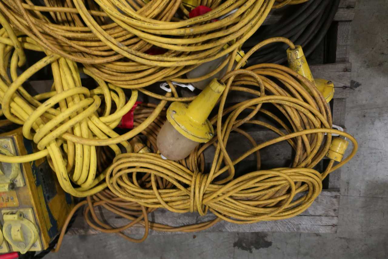 1 PALLET OF EXTENSION CORD LIGHTS - MISCELLANEOUS