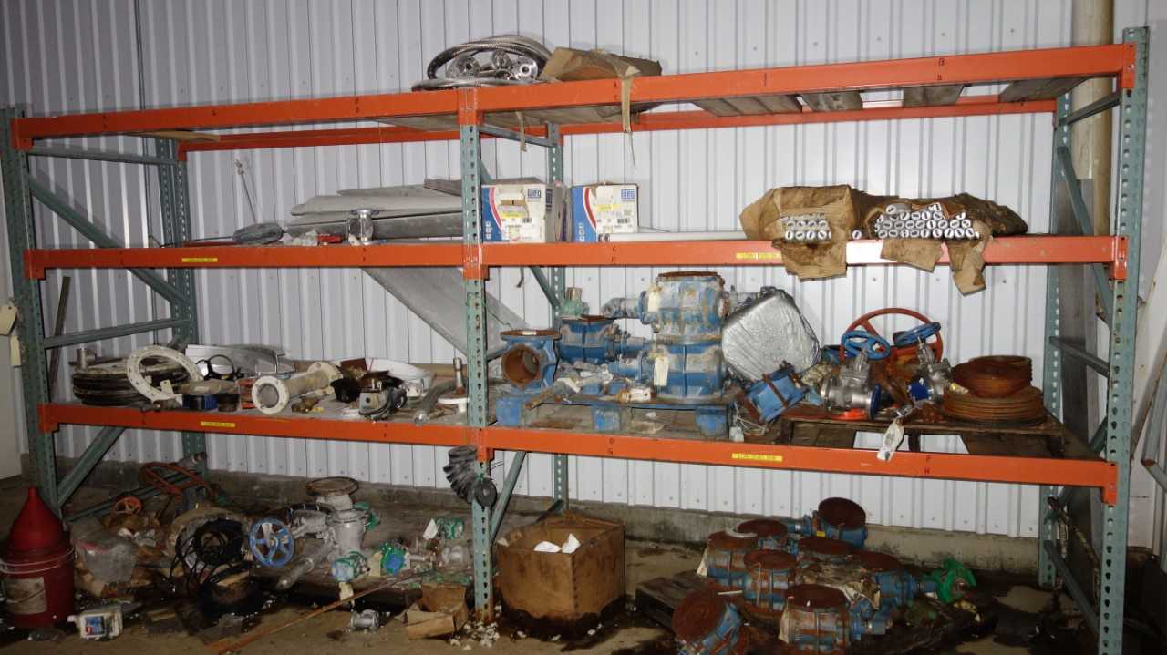 2 SECTIONS OF STEEL TEARDROP RACKING (NO CONTENTS) - PALLET RACKING