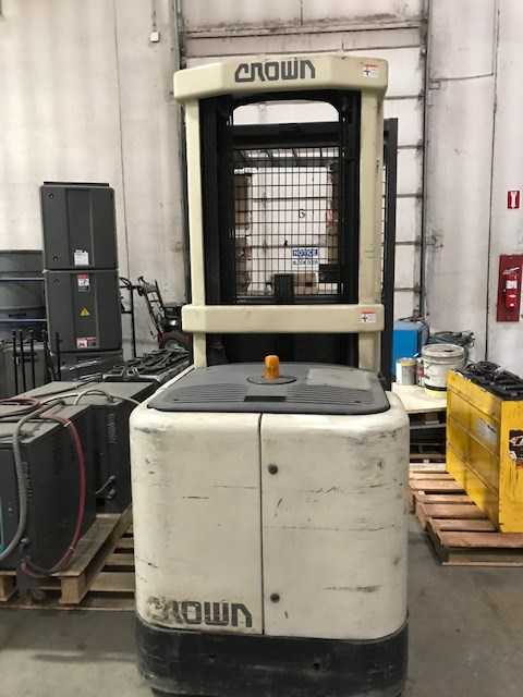 1999 Crown SP3020-30 stock picker - Denver, CO - MISCELLANEOUS