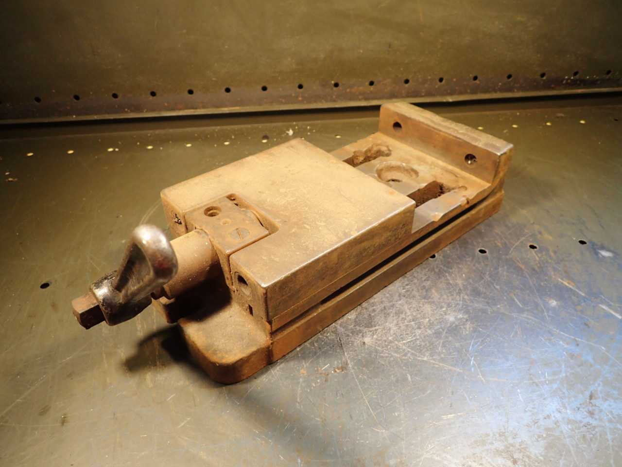 6" Mill Milling Machine Vise: Jaws Open 4-3/4", Used - See Photos for Condition - MILLING MACHINE PARTS