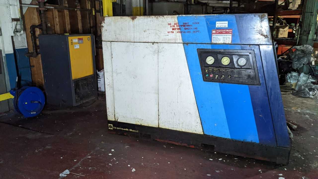 Ingersoll Rand compressor model ssr3001-AAD5 300 CFM - AIR COMPRESSORS Ingersoll Rand compressor model ssr3001-AAD5 300 CFM - AIR COMPRESSORS