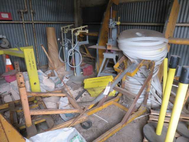 Lot of various Items - MATERIAL HANDLING