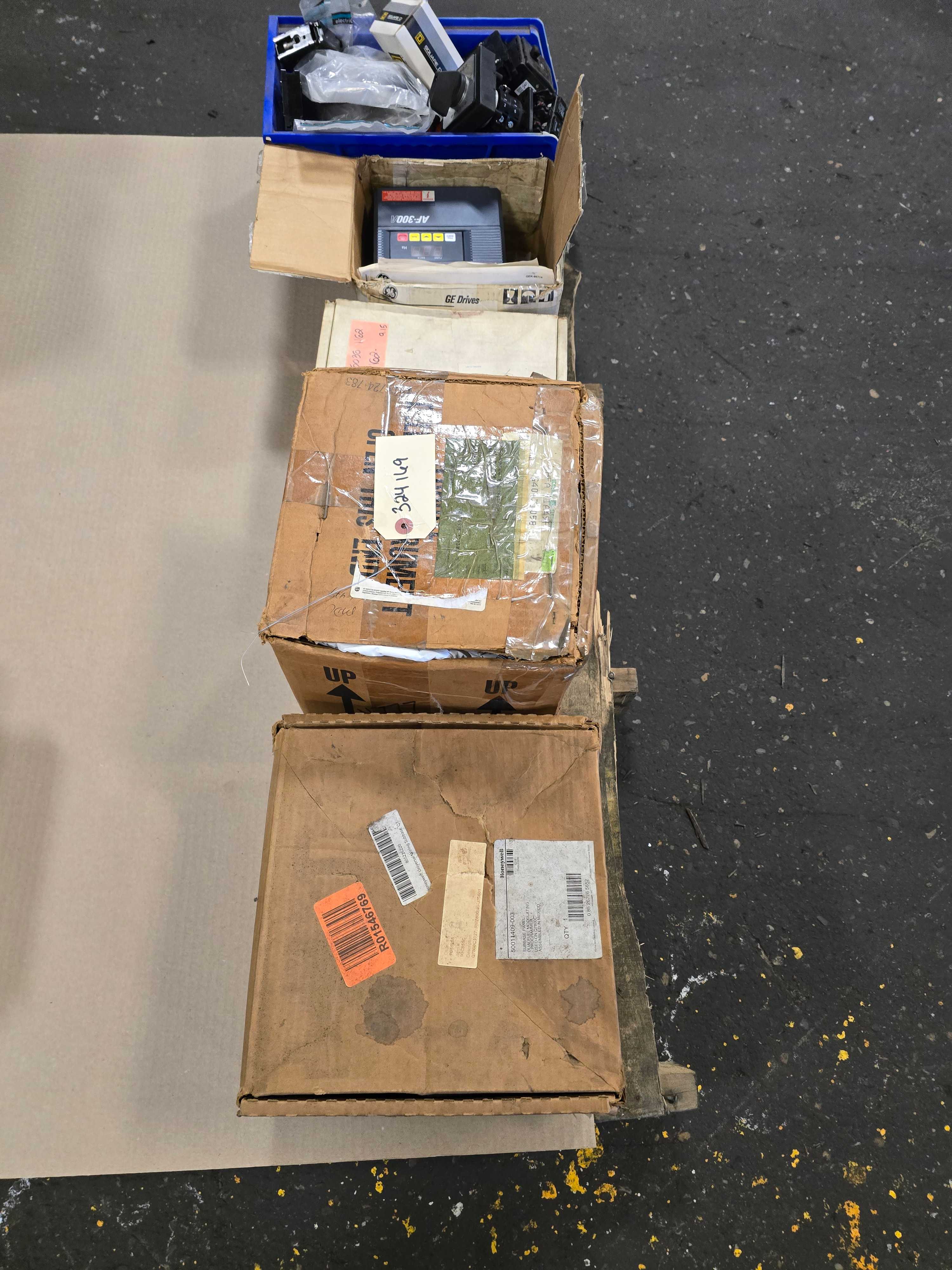 LOT OF INDUSTRIAL & ELECTRICAL PARTS - INDUSTRIAL PARTS