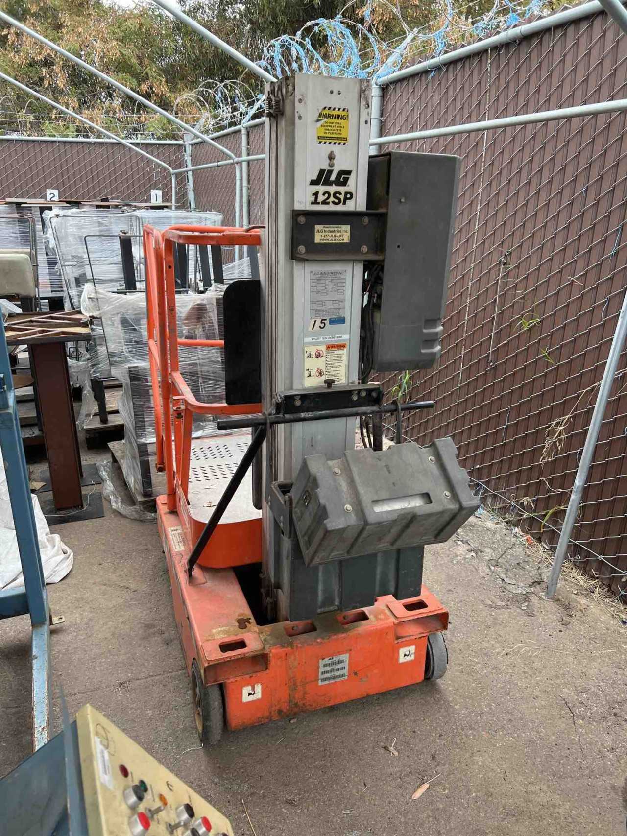 JLG 12SP Push-Around Stock Picker - SCISSOR LIFTS