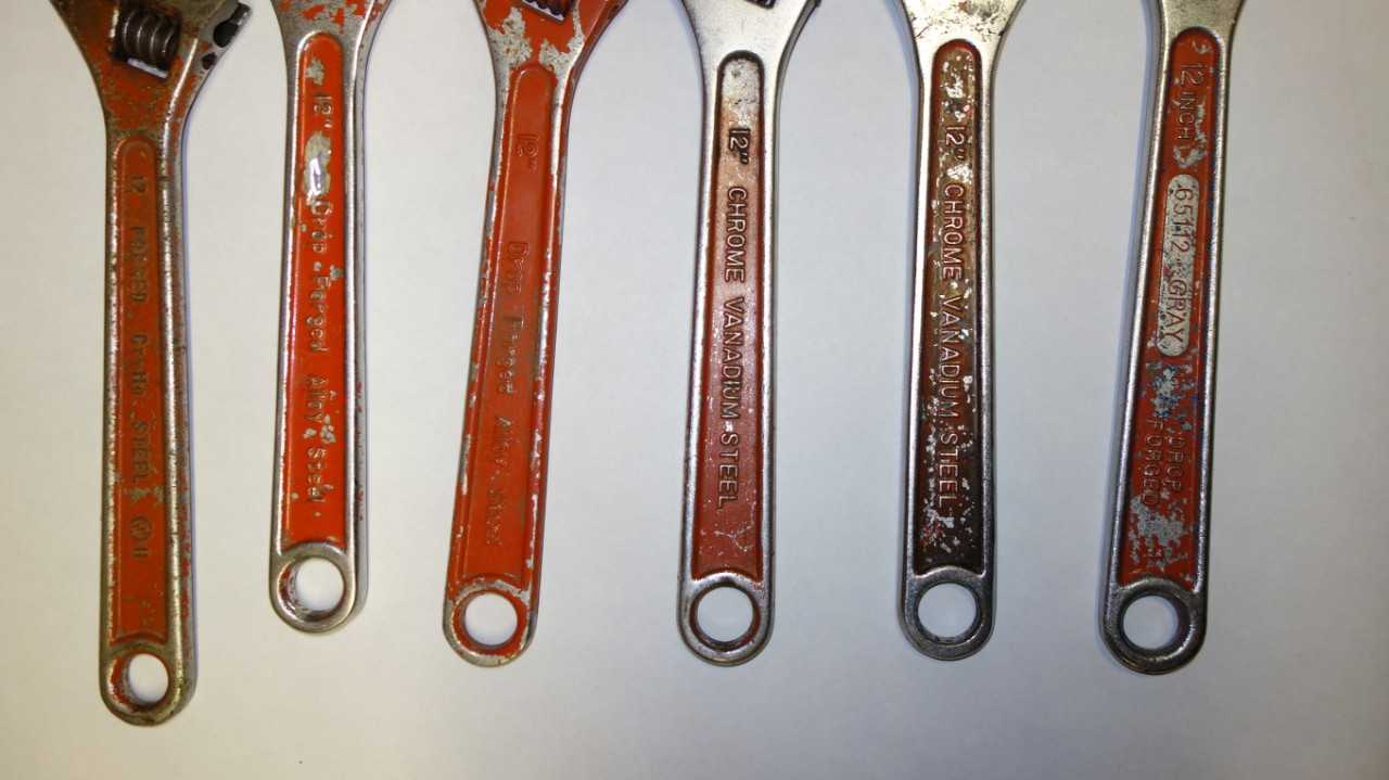 LOT OF 6 ASSORTED 12 IN ADJUSTABLE CRESCENT WRENCHES - HAND TOOLS