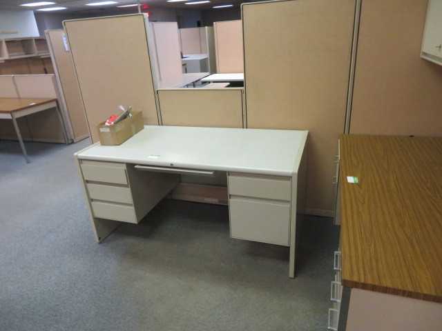 Office Furniture and Panels, Lot - MISCELLANEOUS