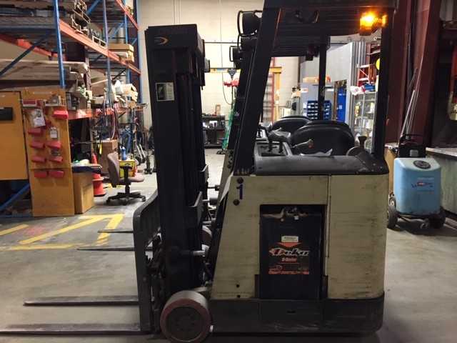 2005 Crown RC3020-30 standup counterbalance, Lemoyne, PA - FORKLIFTS