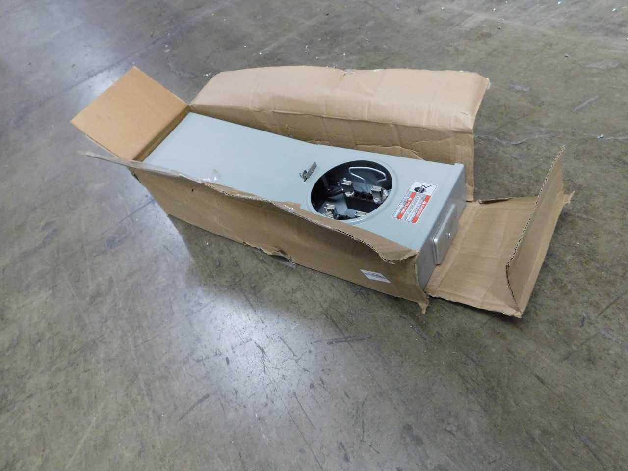 Lot of 1 Power Outlet Panel - ELECTRICAL COMPONENTS