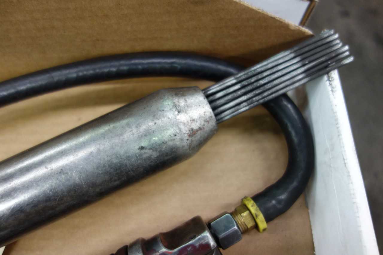LOT OF 2 INGERSOLL RAND 182 PNEUMATIC SCALERS - PNEUMATIC POWER TOOL