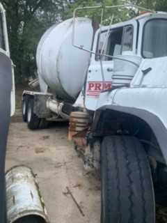1999 MACK 600 DM600 READYMIX CONCRETE MIXER TRUCK - NO TITLE AVAILABLE - MIXER TRUCKS