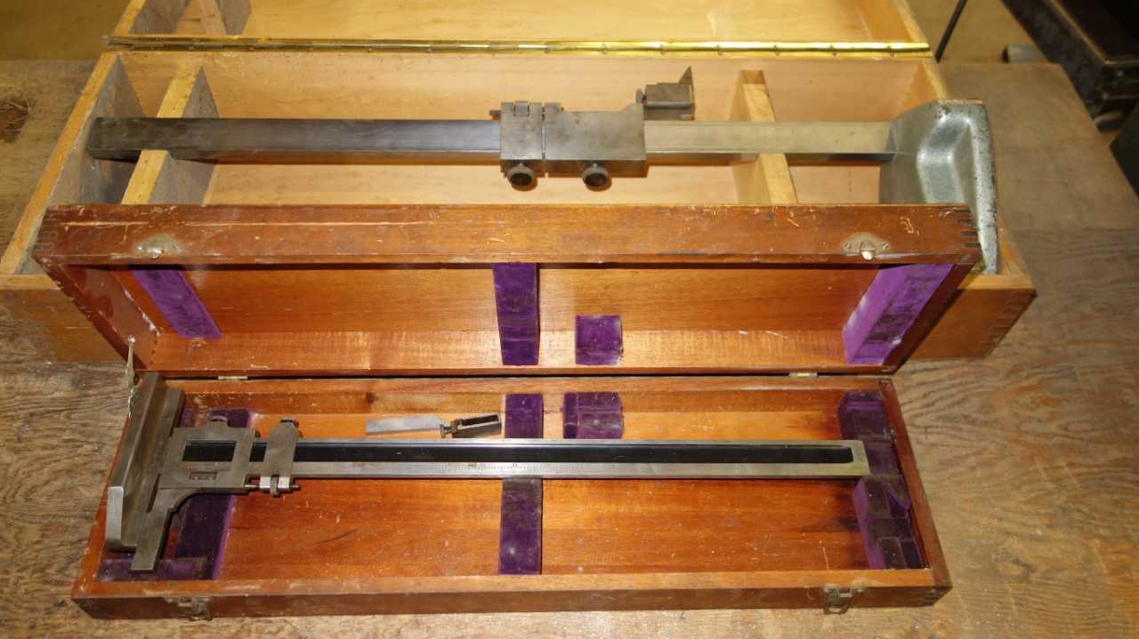LOT OF 2 ASSORTED MANUAL MEASUREMENT CALIPERS, 26-1/2IN & 19IN, BROWN & SHARPE - ELECTRIC POWER TOOLS